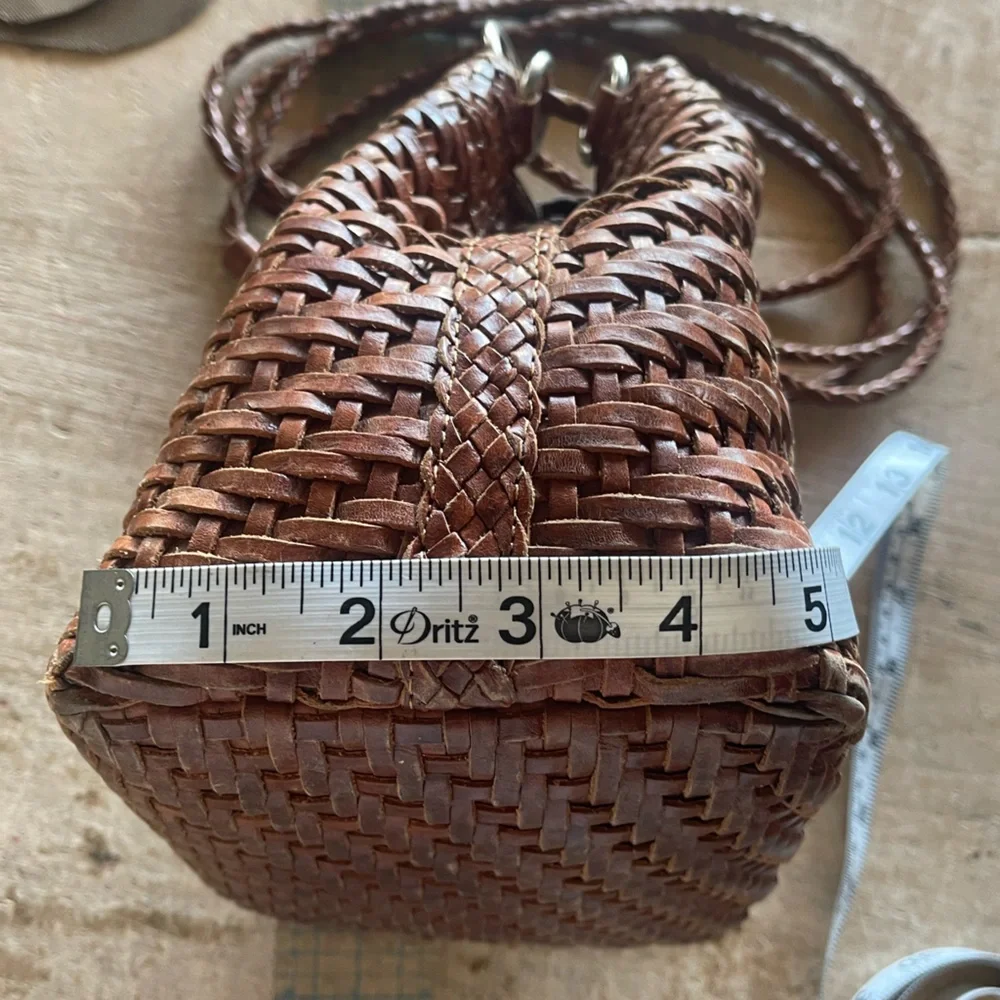 Vintage woven leather bucket bag purse - Picture 4 of 4